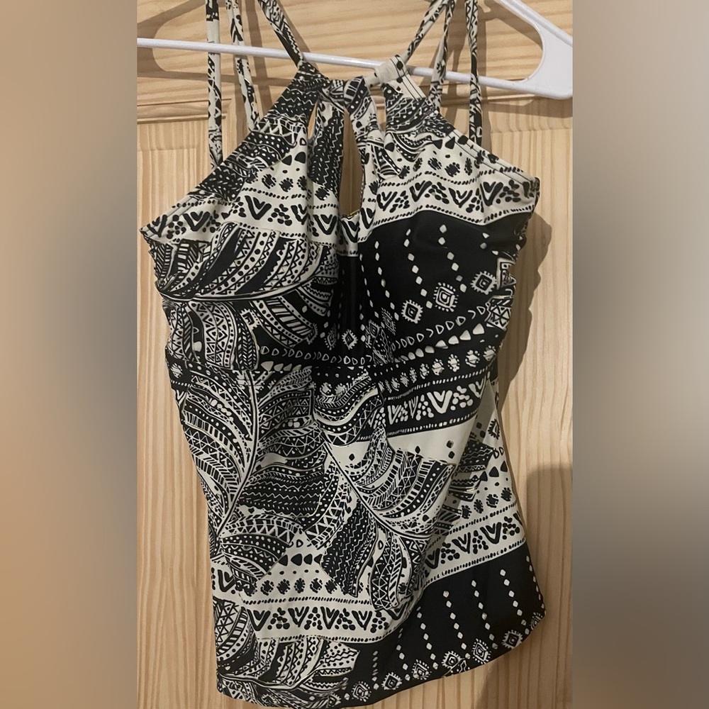 Black and White Patterned Top - Picture 6 of 12